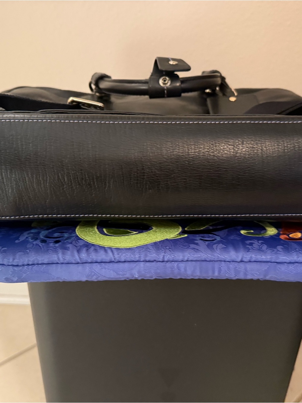 Tumi Carlos Falchi Black/Blue Leather Laptop Briefcase with Dual Front Pockets - Picture 13 of 16